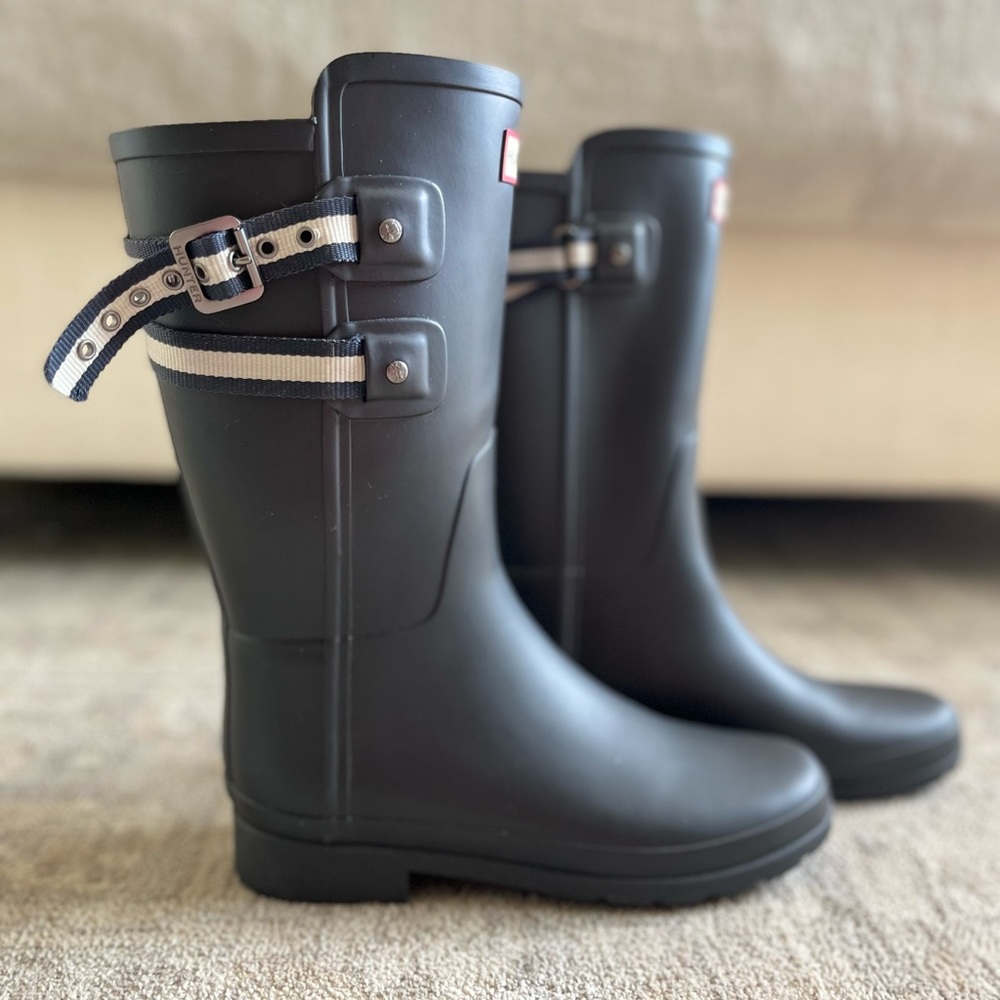 HUNTER Rain Boots (mid-calf).